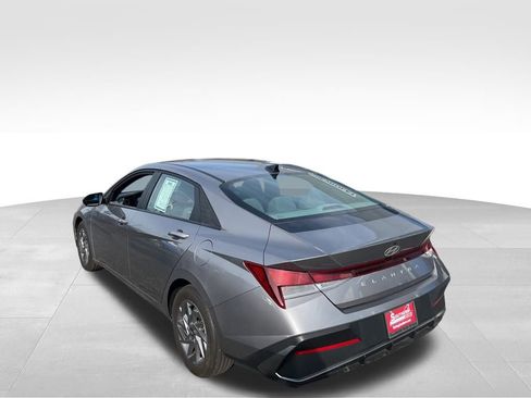 Used 2024 Hyundai Elantra SEL image 31