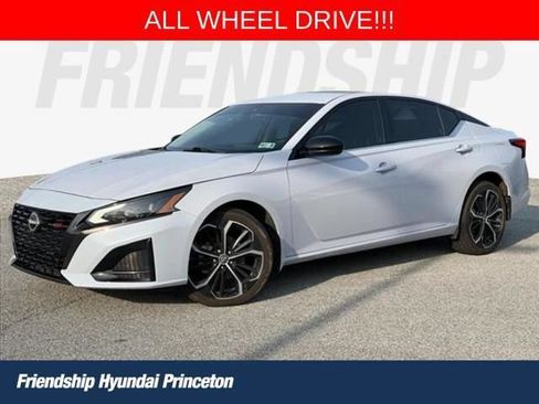 Used 2023 Nissan Altima 2.5 SR AWD/4WD image 1