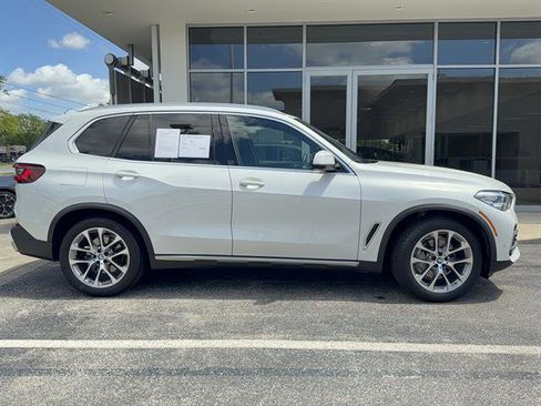 Used 2022 BMW X5 xDrive40i w/ Parking Assistance Package AWD/4WD image 2