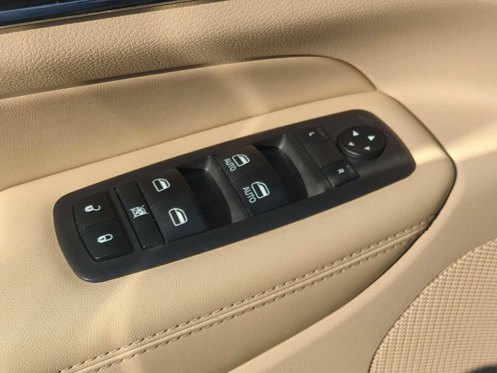 Used 2019 Jeep Grand Cherokee Limited AWD/4WD image 24