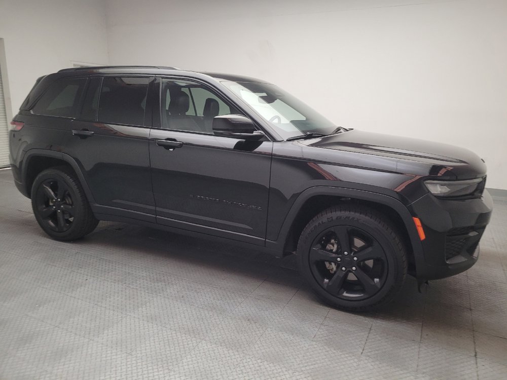Used 2023 Jeep Grand Cherokee Altitude AWD/4WD image 11