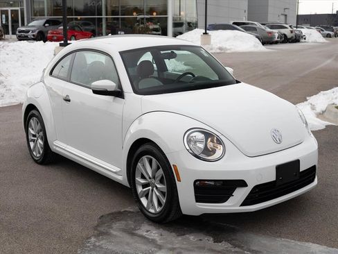 Used 2017 Volkswagen Beetle 1.8T S image 2