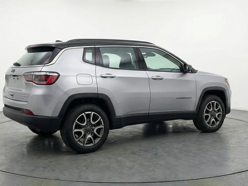 Used 2025 Jeep Compass Trailhawk image 9