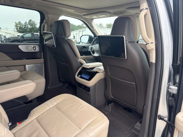 Used 2023 Lincoln Navigator L Reserve AWD/4WD image 20