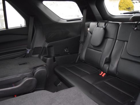 Used 2023 Ford Explorer ST w/ Equipment Group 401A image 9