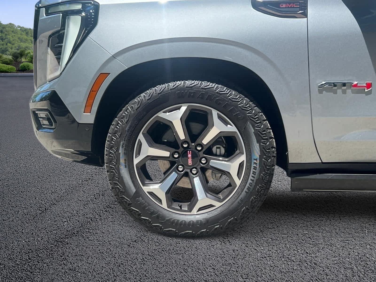 Certified 2025 GMC Yukon AT4 Ultimate w/ LPO, Floor Liner Package AWD/4WD image 11