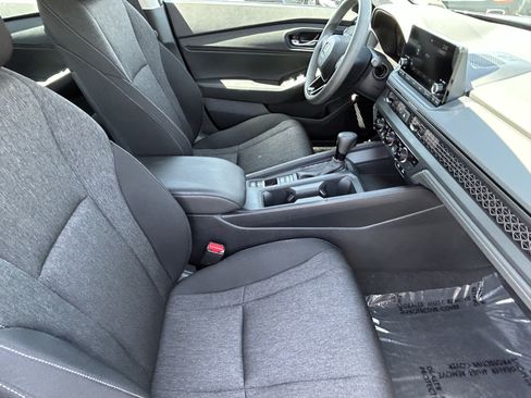 Certified 2023 Honda Accord EX image 9