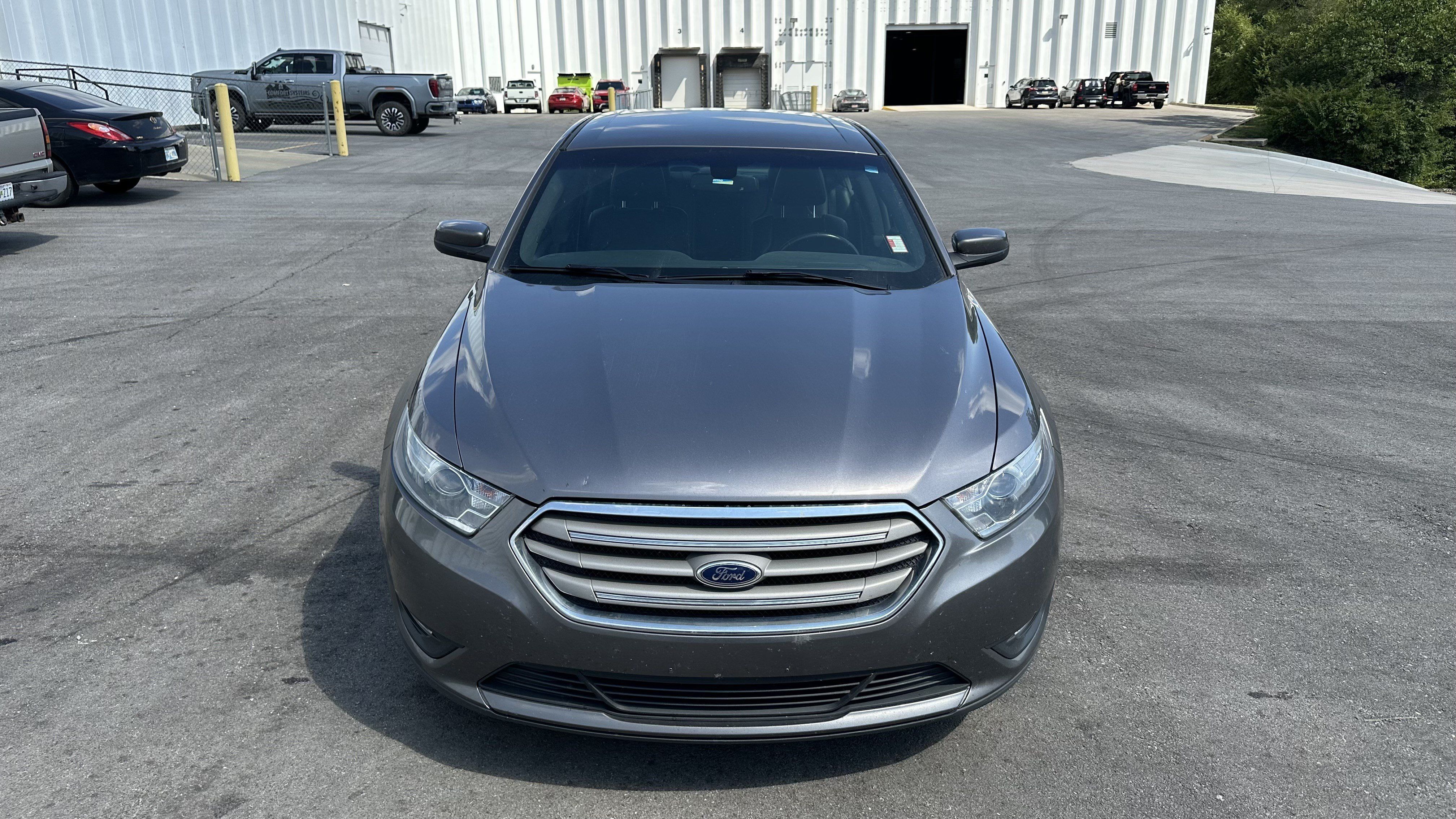Used 2013 Ford Taurus SEL FWD image 3