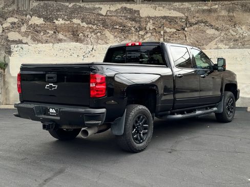 Used 2018 Chevrolet Silverado 2500 LTZ w/ Midnight Edition AWD/4WD image 5