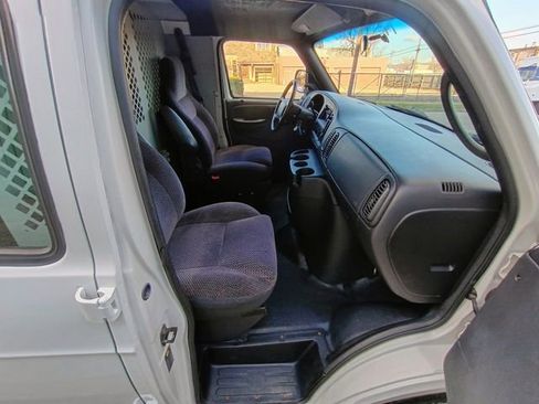 Used 2002 Dodge B3500 image 41