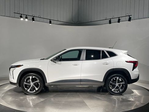 Used 2024 Chevrolet Trax RS FWD image 14