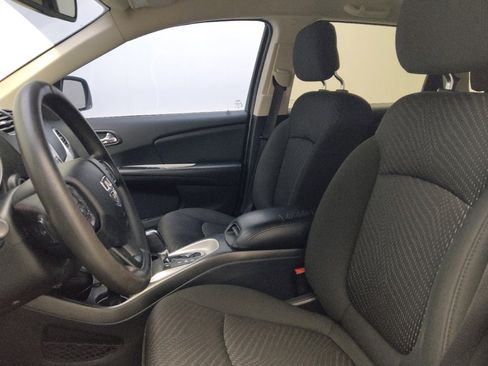 Used 2019 Dodge Journey SE image 17