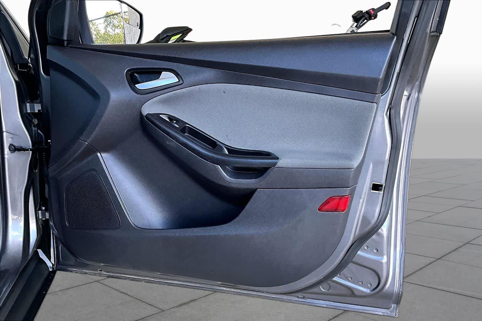 Used 2014 Ford Focus SE FWD image 21