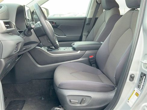 Used 2024 Toyota Highlander LE image 13