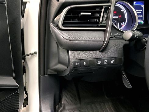 Used 2023 Toyota Camry LE image 30