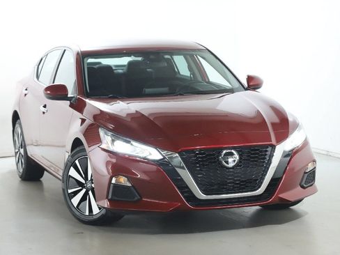 Used 2022 Nissan Altima 2.5 SV AWD/4WD image 2
