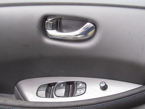 Used 2023 Nissan Leaf S image 29