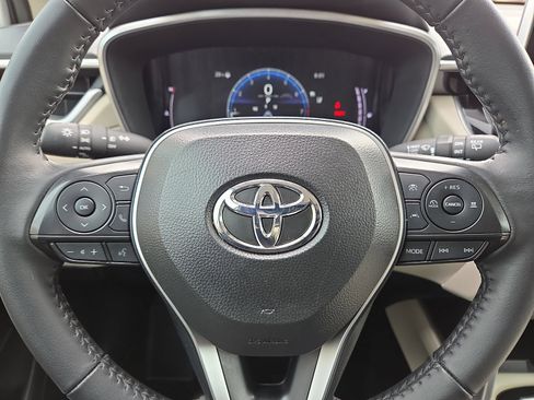 Used 2024 Toyota Corolla Cross XLE image 24