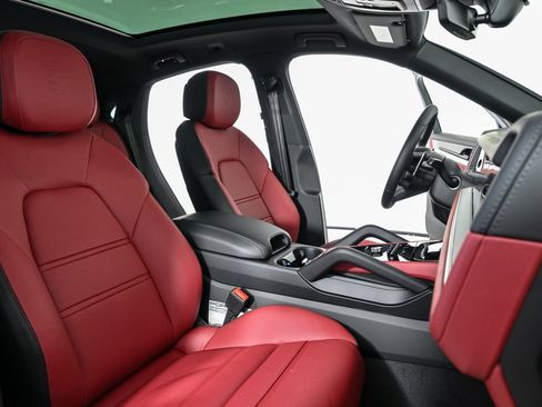 New 2026 Porsche Cayenne S image 24