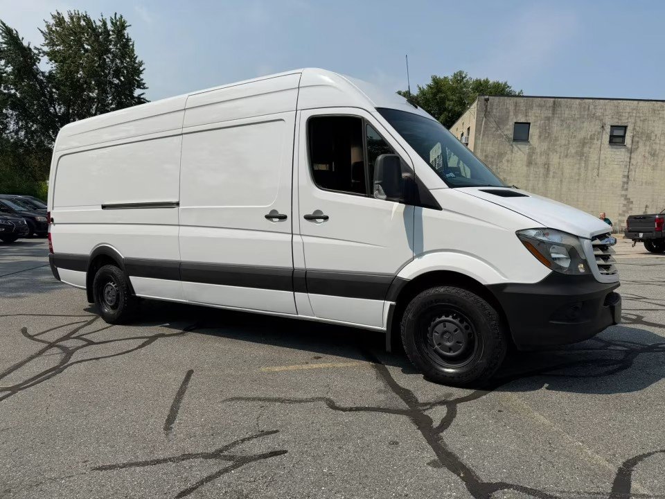 Used 2017 Freightliner Sprinter 2500 RWD image 5