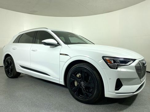 Certified 2022 Audi e-tron Premium Plus w/ Premium Plus Package image 28