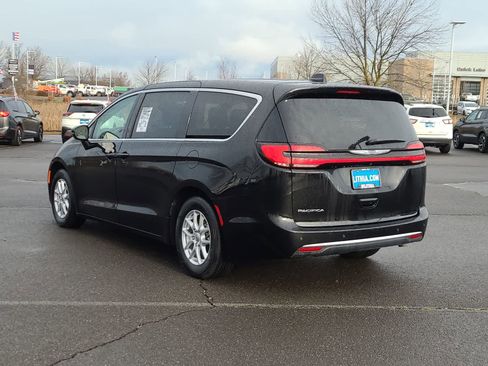 Certified 2024 Chrysler Pacifica Touring-L image 12