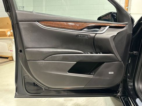 Used 2013 Cadillac XTS Premium image 24