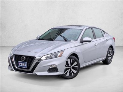 Used 2022 Nissan Altima 2.5 SV w/ SV Premium Package