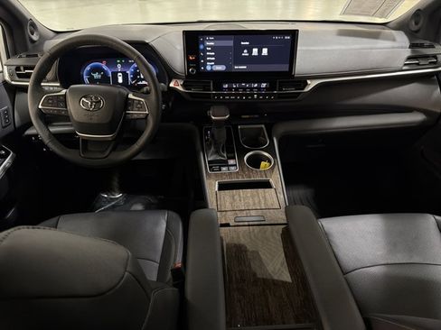 Used 2025 Toyota Sienna Limited AWD/4WD image 26