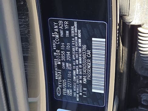 Used 2025 Hyundai Elantra SEL FWD image 29