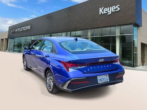 Used 2024 Hyundai Elantra SEL FWD image 7