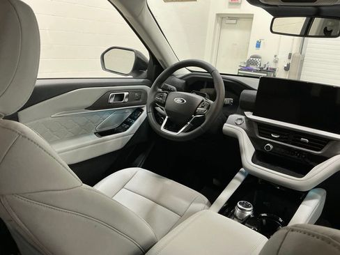 New 2026 Ford Explorer Platinum w/ LUX Leather Package image 29