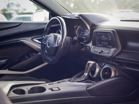 Used 2020 Chevrolet Camaro LT RWD image 10