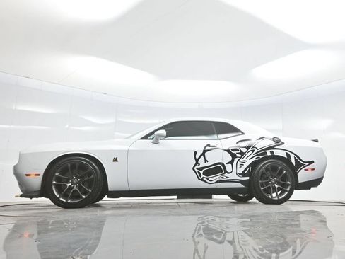Used 2022 Dodge Challenger R/T Scat Pack w/ Driver Convenience Group RWD image 7
