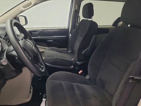 Used 2019 Dodge Grand Caravan SE w/ UConnect Hands-Free Group FWD image 17