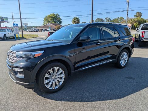 Used 2023 Ford Explorer Limited w/ Equipment Group 301A image 8