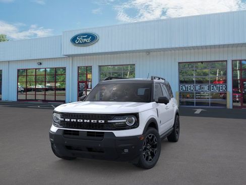 Used 2025 Ford Bronco Sport Outer Banks w/ Outer Banks Tech Package+ image 2