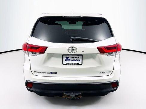 Used 2019 Toyota Highlander XLE AWD/4WD image 6