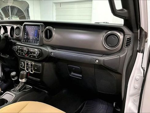 Used 2023 Jeep Gladiator Sport AWD/4WD image 20