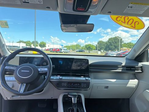 Used 2025 Hyundai Kona SEL AWD/4WD image 14