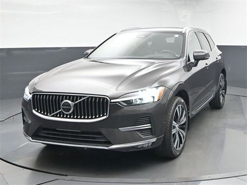 Used 2022 Volvo XC60 B5 Inscription image 3