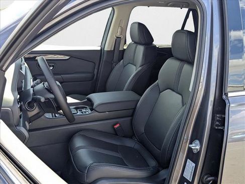 New 2025 Honda Pilot Touring image 4