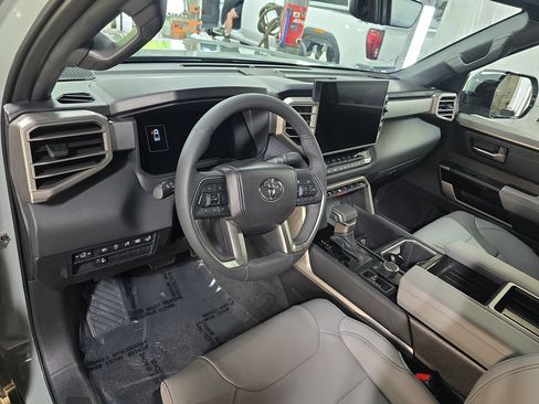 Used 2026 Toyota Tundra Limited AWD/4WD image 15