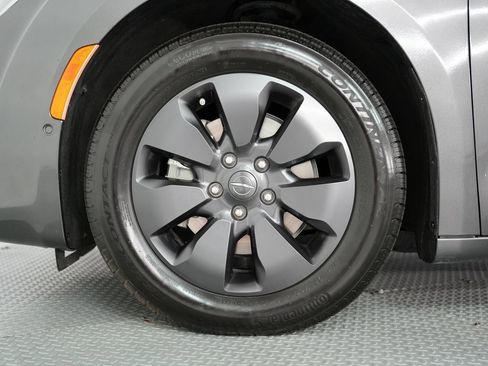 Used 2019 Chrysler Pacifica Limited w/ Advanced Safetytec Group image 61