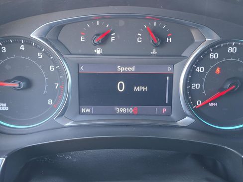 Used 2023 Chevrolet Traverse LT image 39