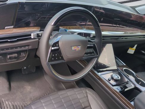Used 2026 Cadillac Escalade ESV Platinum Sport w/ LPO, Floor Liner Package AWD/4WD image 9