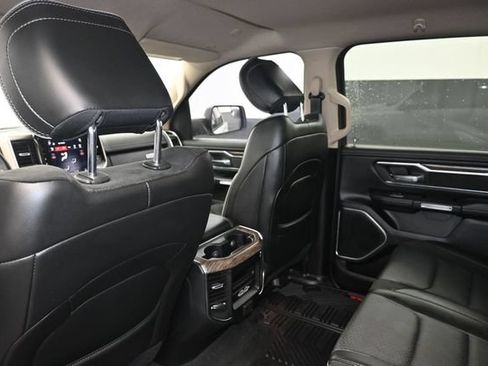 Used 2019 RAM 1500 Laramie AWD/4WD image 10