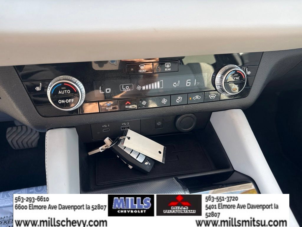 Used 2024 Mitsubishi Outlander SEL AWD/4WD image 16