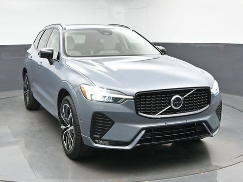 Used 2023 Volvo XC60 B5 Plus AWD/4WD image 2