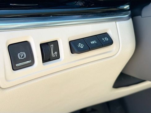 Used 2024 Cadillac XT6 Premium Luxury w/ Technology Package AWD/4WD image 10